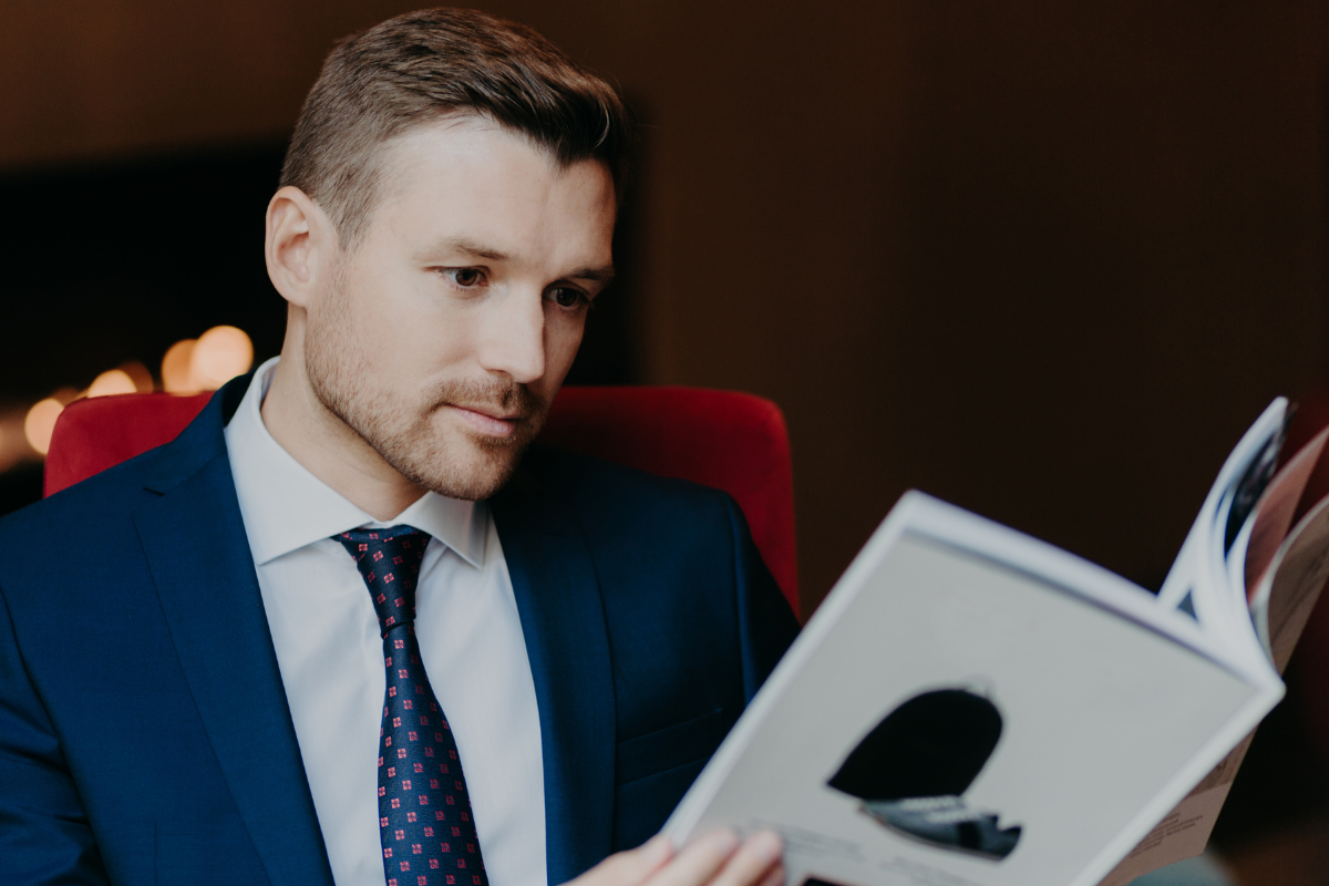  A man is attentively reading a magazine